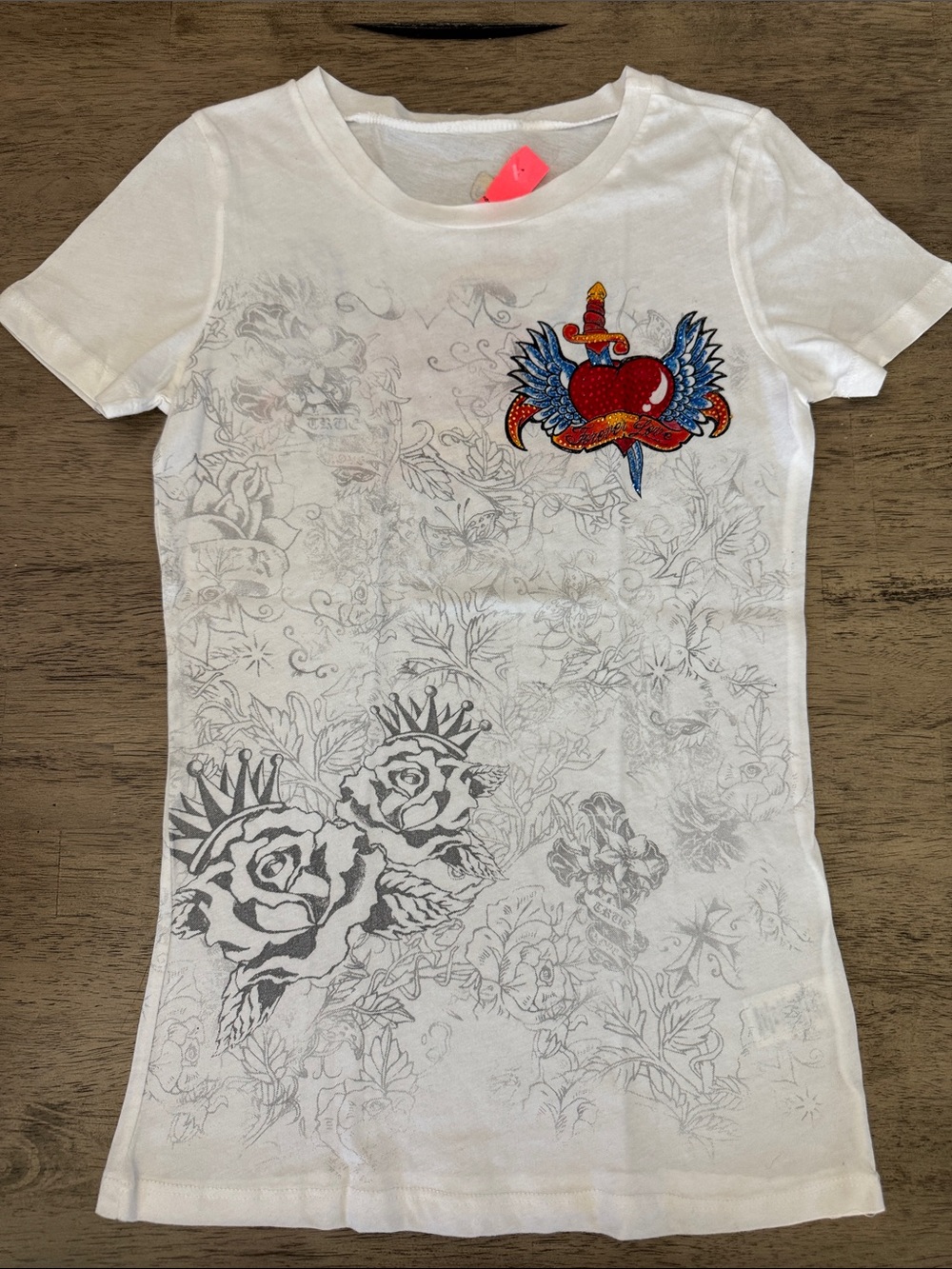NWOT Vocal Apparel women’s crystal white heart wings short sleeve shirt M medium